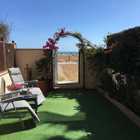 Beach Flat With Garden Castelldefels Exterior foto